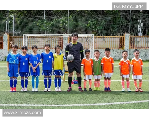 足球明星精神小伙的魅力瞬间展现青春活力与激情的完美结合