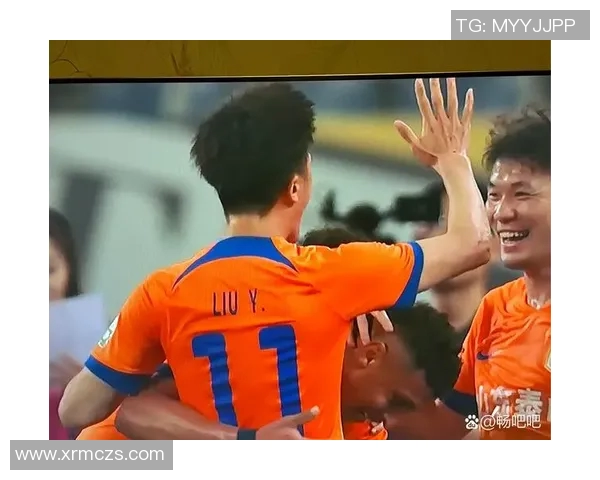 出名帅的足球明星们如何在绿茵场上展现魅力与风采