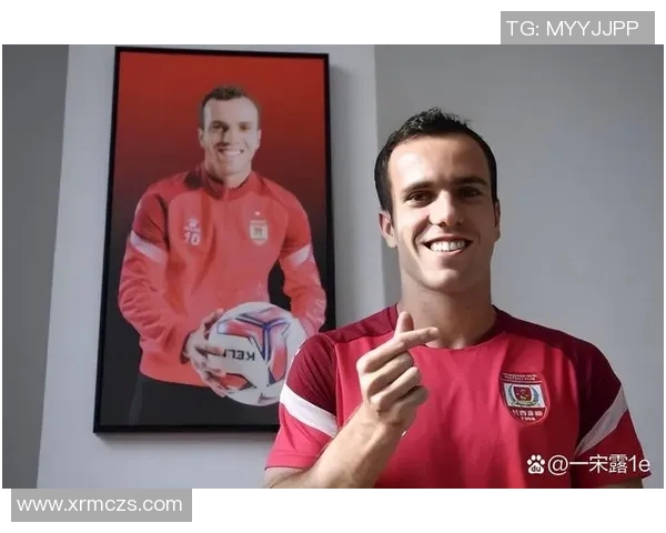 足球明星喜结良缘正式宣布婚讯引发球迷热议与祝福