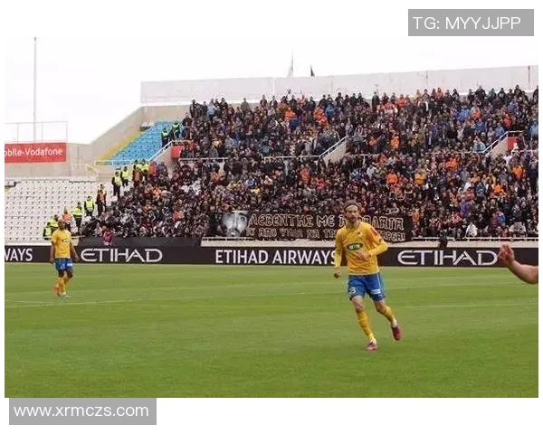 身高一米82的足球明星如何在绿茵场上展现非凡魅力与实力